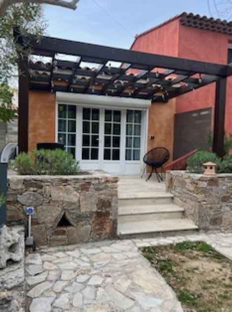 Dependance Individuelle Apartman Nans-les-Pins Kültér fotó