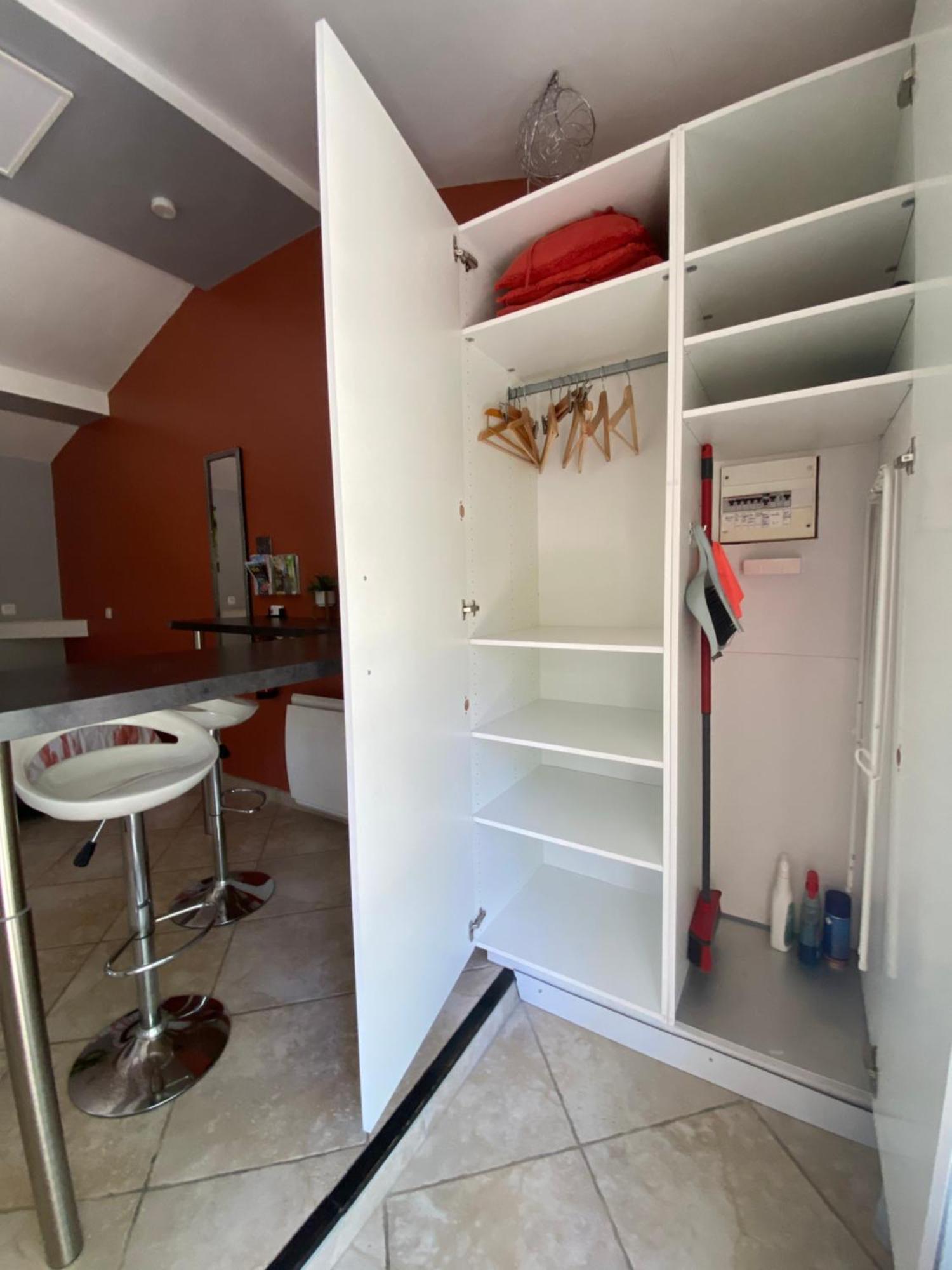 Dependance Individuelle Apartman Nans-les-Pins Kültér fotó