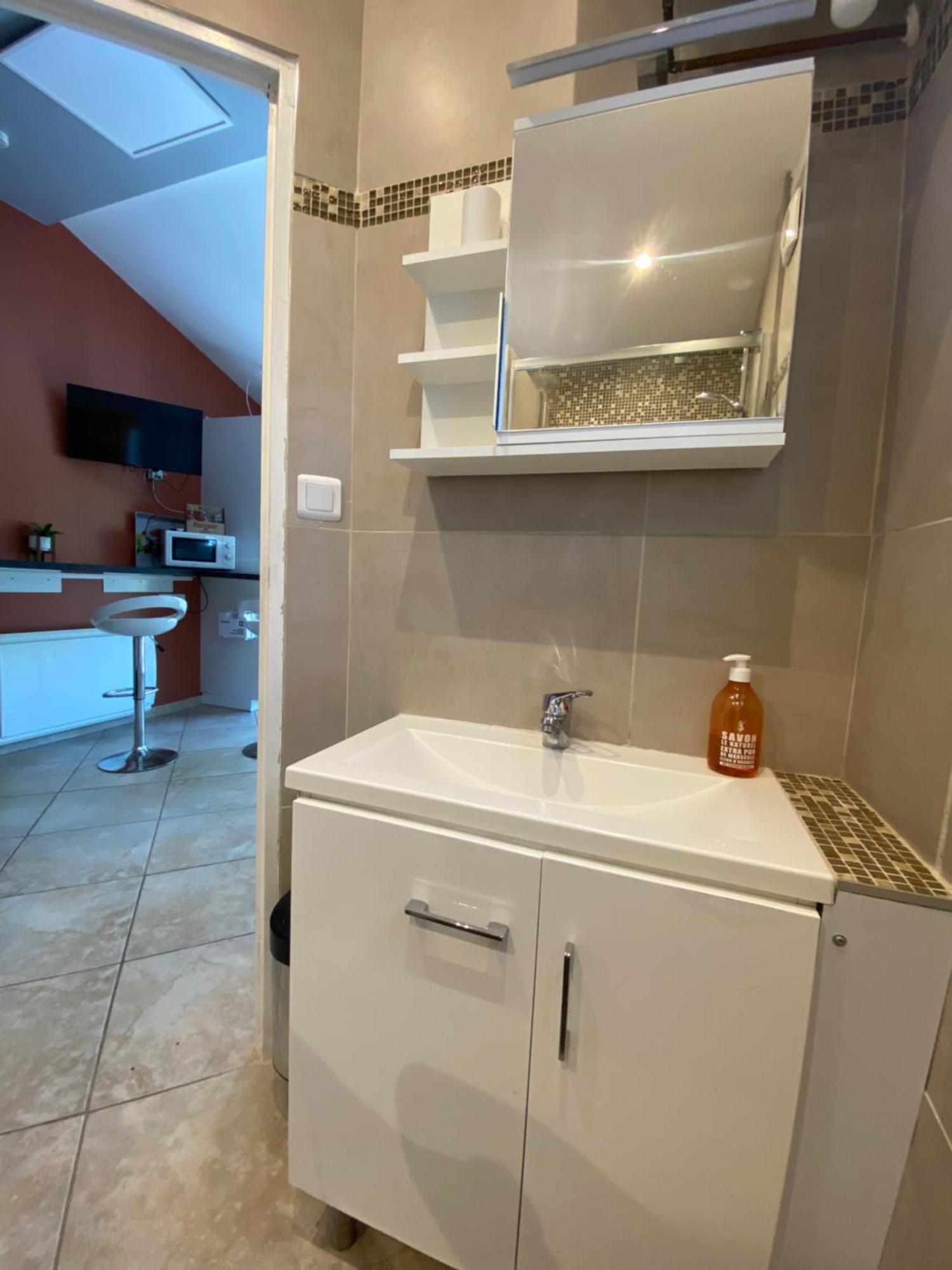 Dependance Individuelle Apartman Nans-les-Pins Kültér fotó